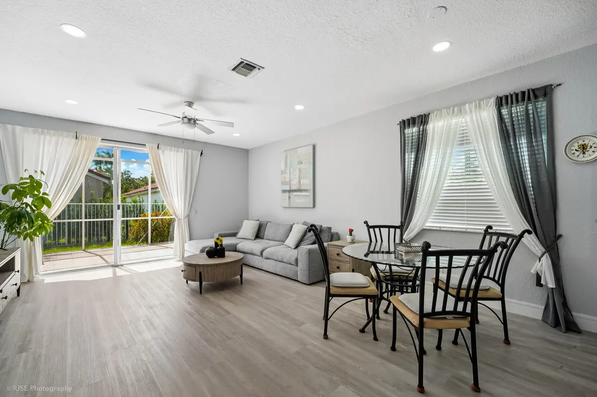 1428 -P6 at 1428 CANARY ISLAND Drive, Weston