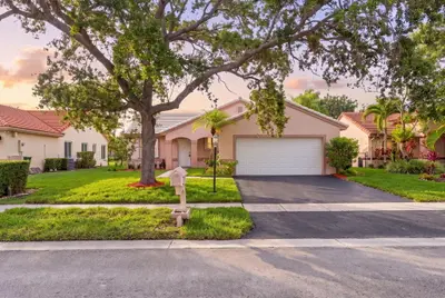 18871 NW 2ND Street, Pembroke Pines – Single Family Residence for sale