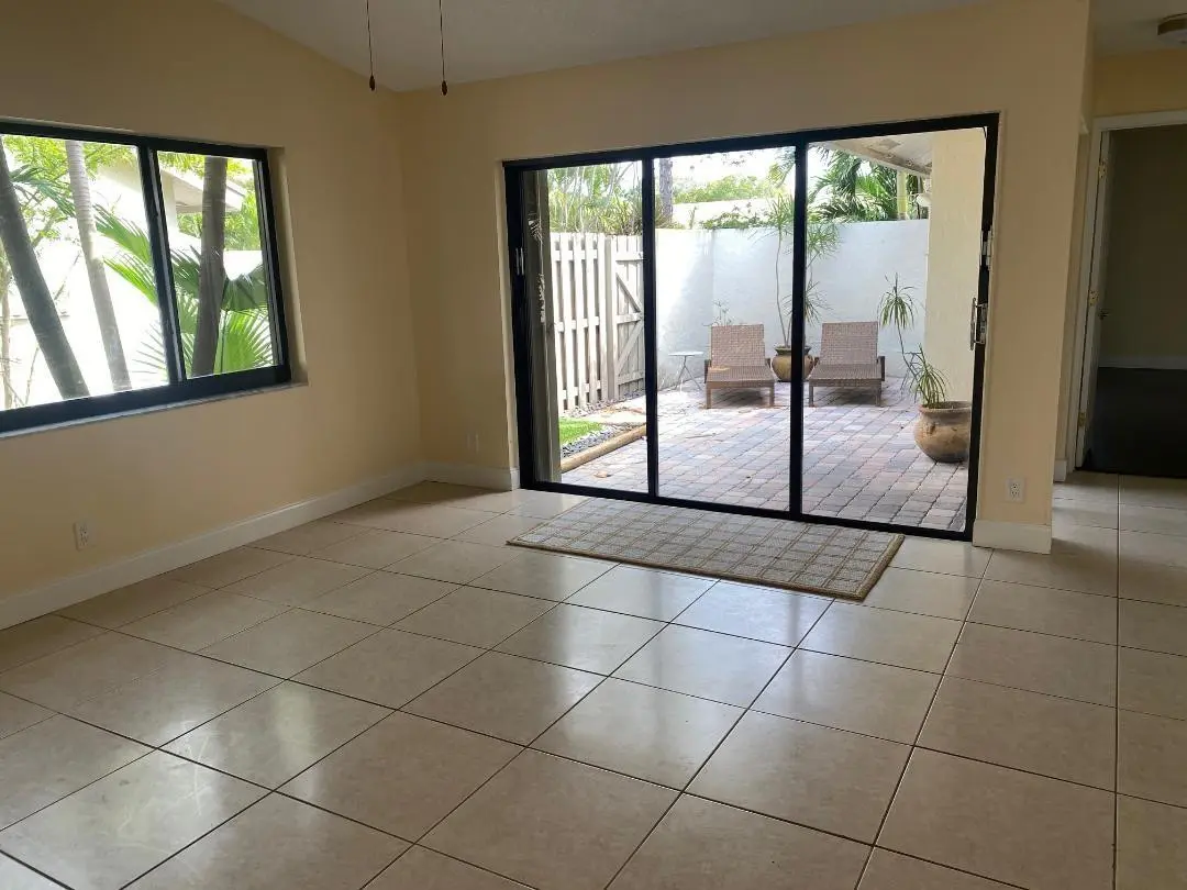 Photo 4 at 3090 S OAKLAND FOREST Drive 1901, Oakland Park