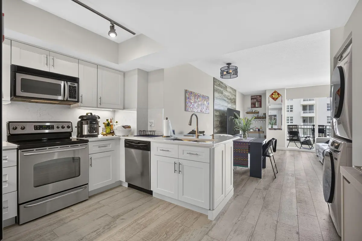 6-web-or-mls-BS1A9209 at 403 S Sapodilla Avenue 502, West Palm Beach