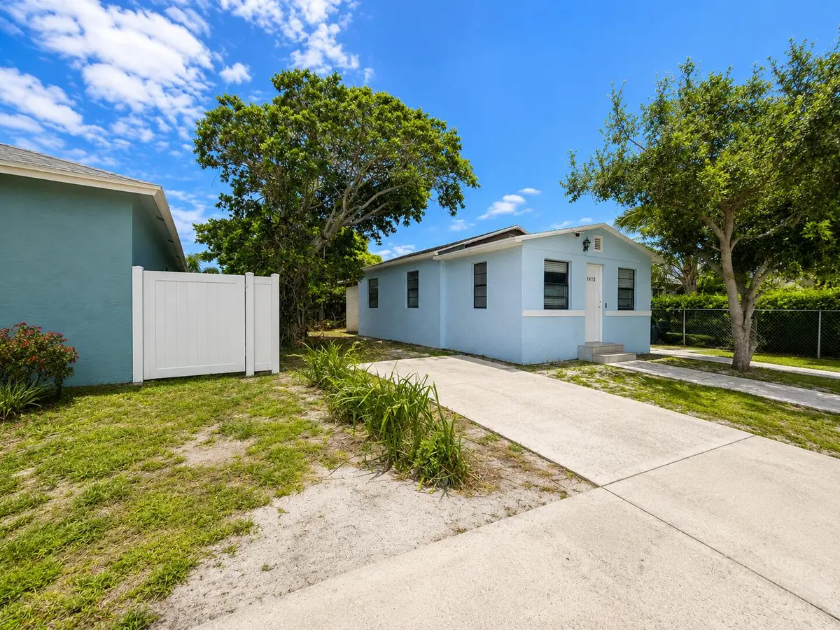 Street view at 1410 S J Street, Lake Worth Beach