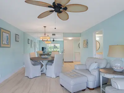 5560 Tamberlane Circle 324, Palm Beach Gardens – sold
