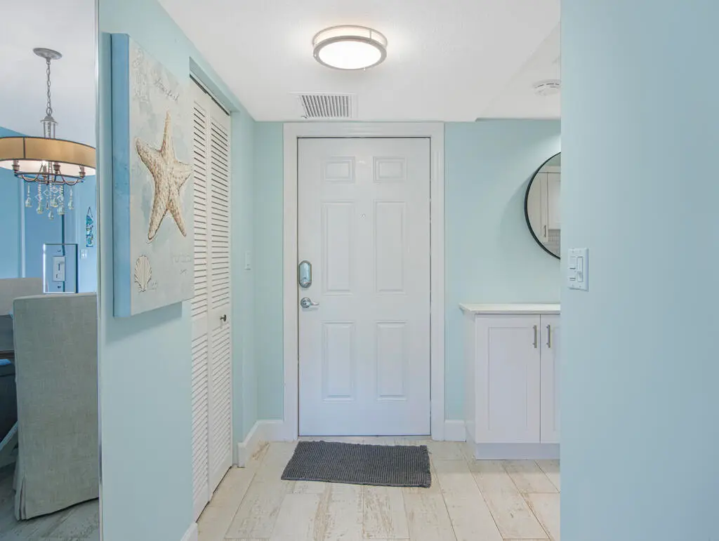 Entrance Foyer at 5560 Tamberlane Circle 324, Palm Beach Gardens