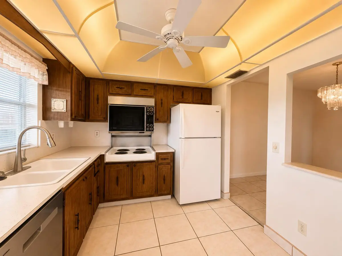 00E9645C-B7E4-4F35-87A1-F09D622A3F9D at 5300 WASHINGTON Street S313, Hollywood