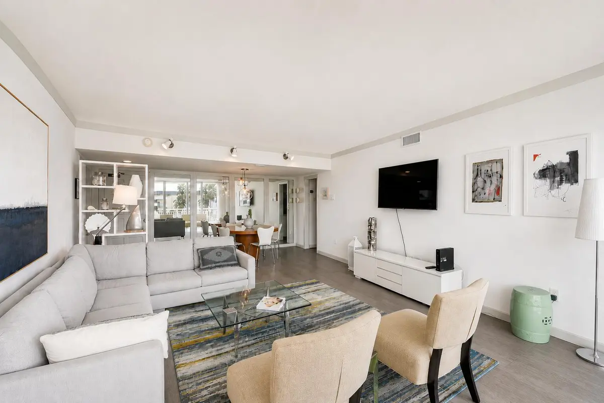 510 liv to din at 2780 S OCEAN Boulevard 510, Palm Beach