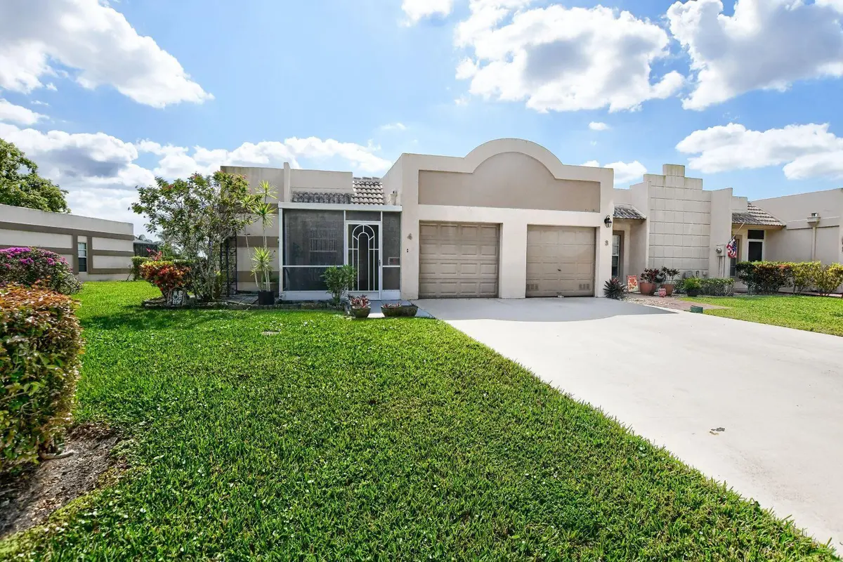 CORNER VILLA at 9244 Flynn #4 Circle, Boca Raton