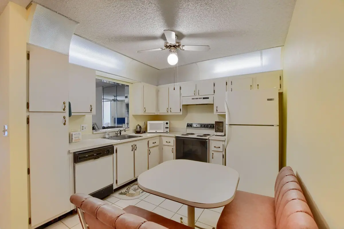 Eat in Kitchen at 9244 Flynn #4 Circle, Boca Raton