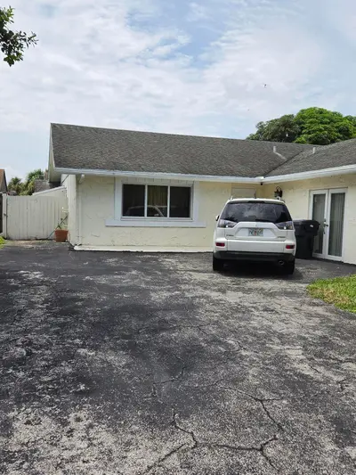 7520 SW 6TH Court, North Lauderdale – Single Family Residence for sale