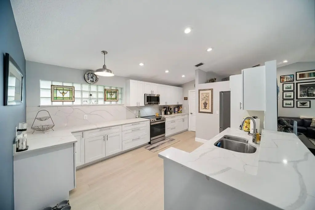 Photo 4 at 9846 Harbour Lake Circle, Boynton Beach