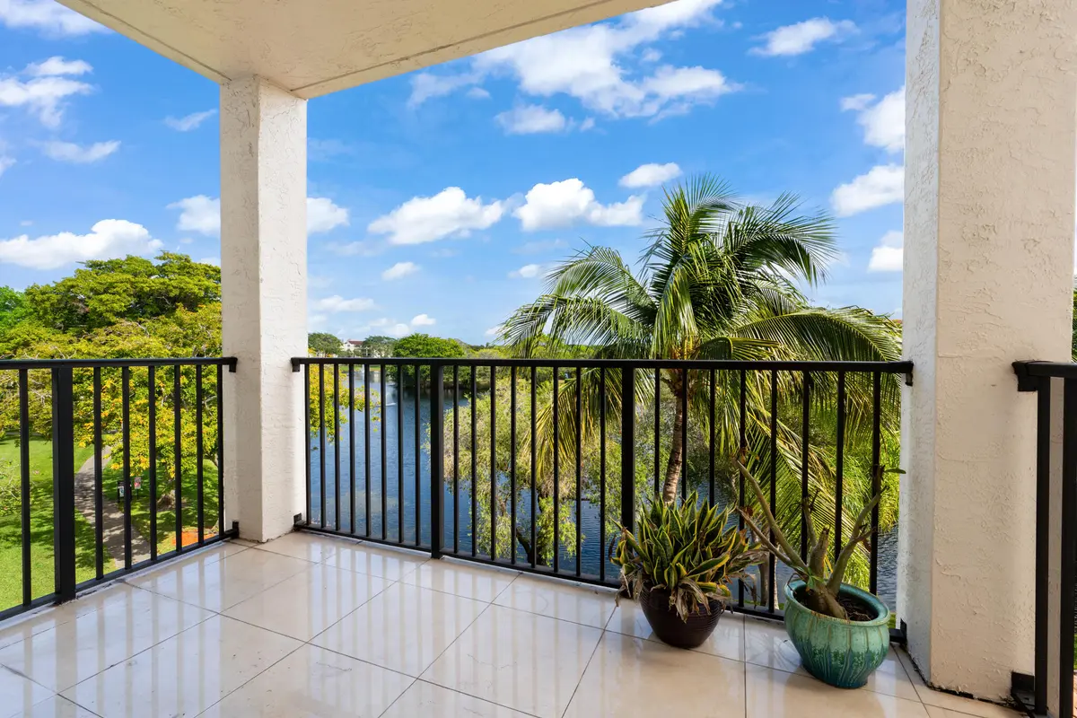 2105 Lavers Circle 403, Delray Beach, FL – photo 8