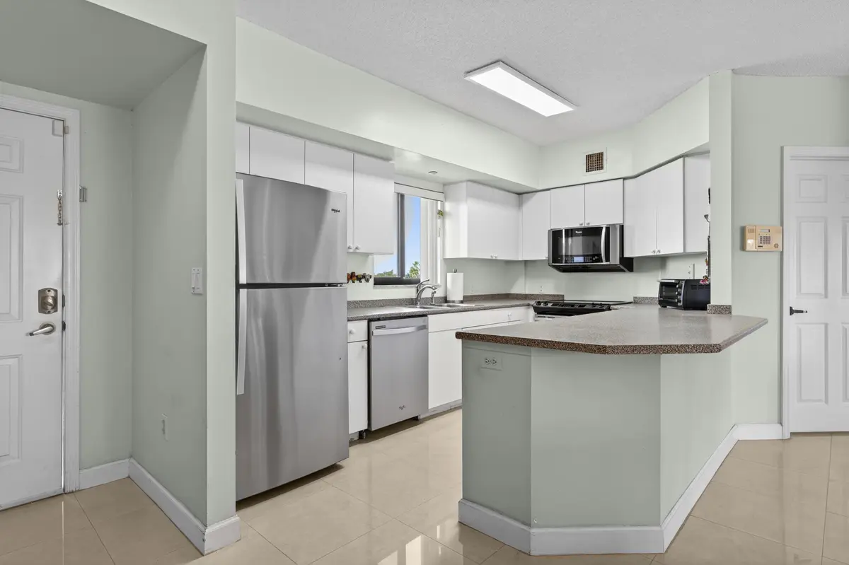 2105 Lavers Circle 403, Delray Beach, FL – photo 2