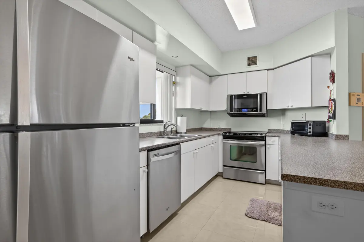 2105 Lavers Circle 403, Delray Beach, FL – photo 4