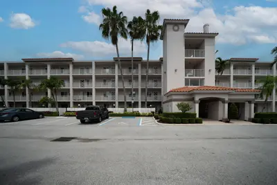 6149 Pointe Regal Circle 403, Delray Beach – Condominium for sale