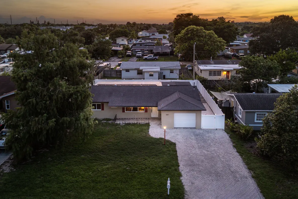 011-5811Southwest53rdTerrace-Davie-FL-33 at 5811 SW 53RD Terrace, Davie
