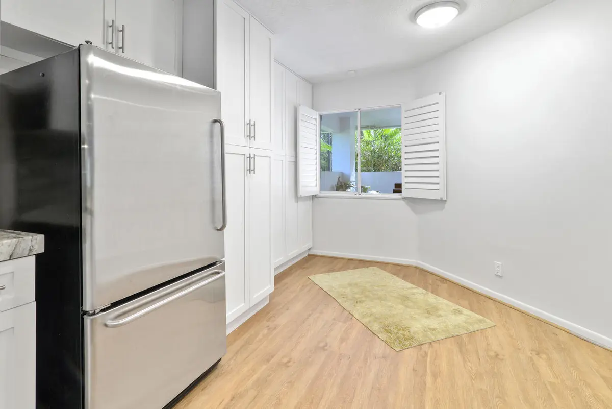 Kitchen nook at 6191 Old Court Road 806, Boca Raton