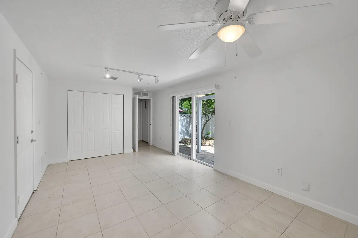 07_0 (12) at 453 NE 1ST Street, Pompano Beach
