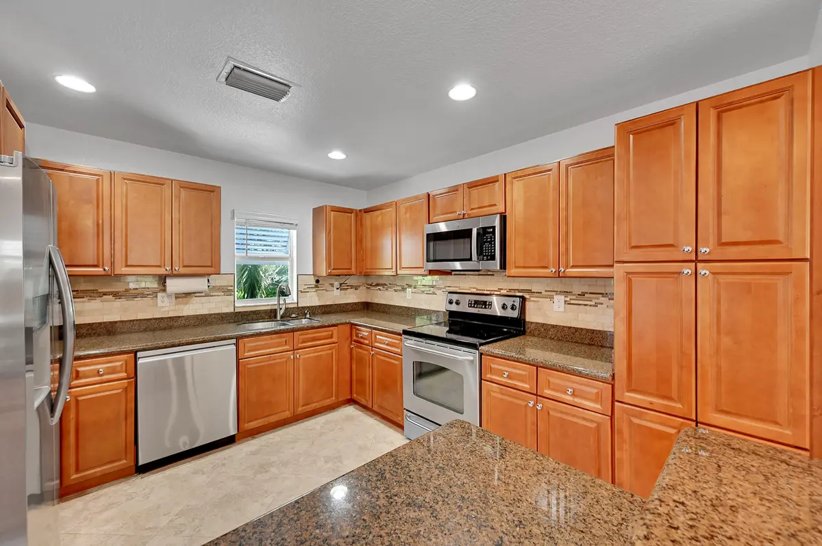12_0 (17) at 453 NE 1ST Street, Pompano Beach
