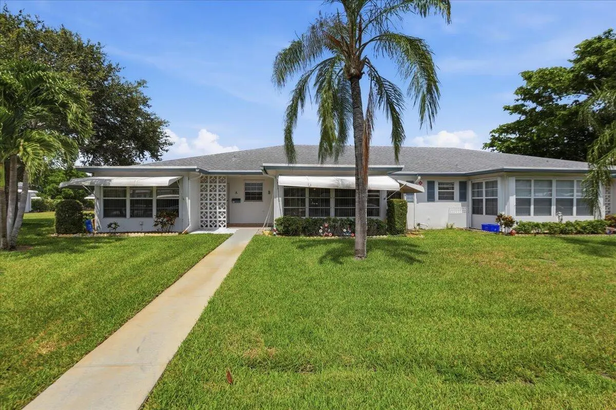 01-1O3A2400 at 1172 S Drive Circle B, Delray Beach