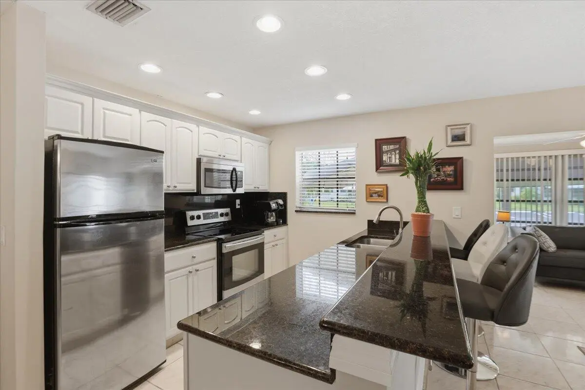 04-1O3A2262 at 1172 S Drive Circle B, Delray Beach