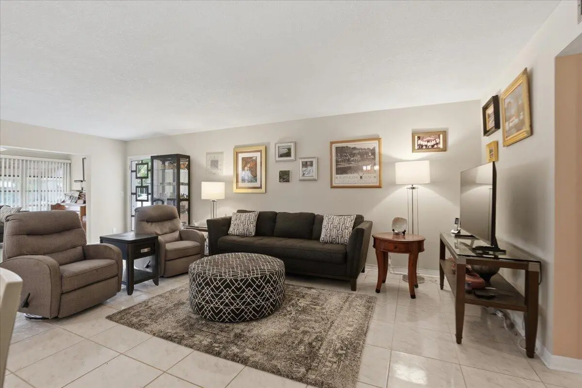 10-1O3A2298 at 1172 S Drive Circle B, Delray Beach