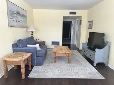 3080 LAKE OSBORNE Drive 206, Lake Worth Beach – Condominium for rent