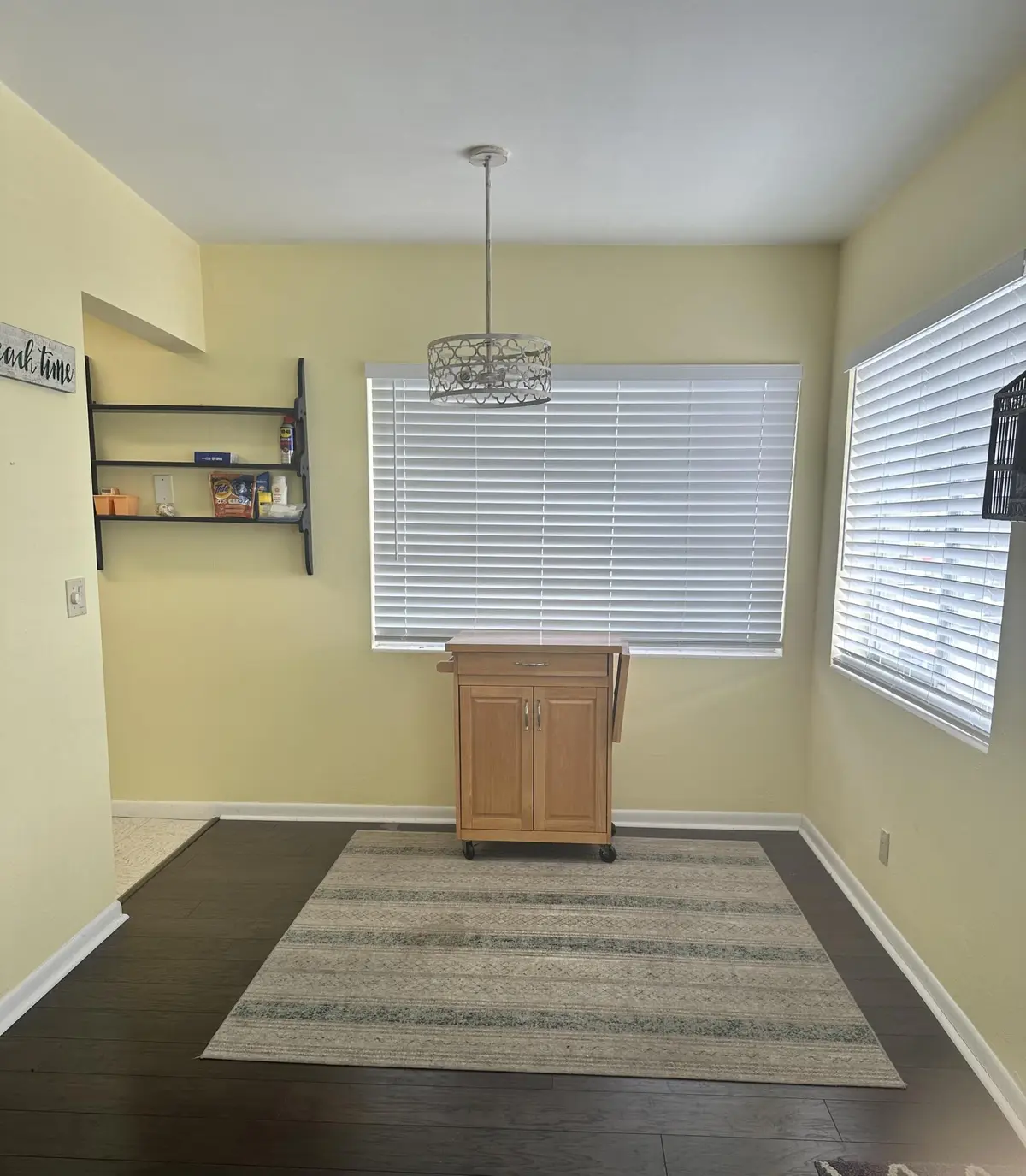 dining area at 3080 LAKE OSBORNE Drive 206, Lake Worth Beach