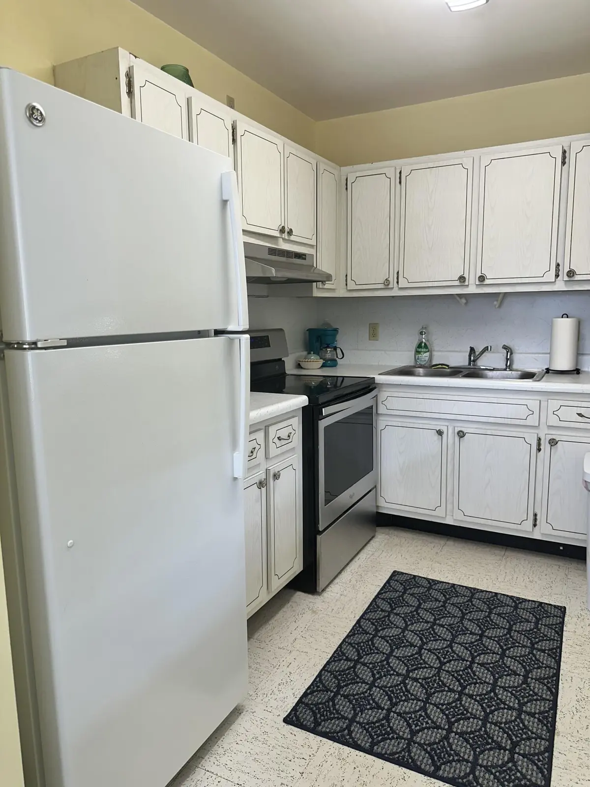 kitchen at 3080 LAKE OSBORNE Drive 206, Lake Worth Beach