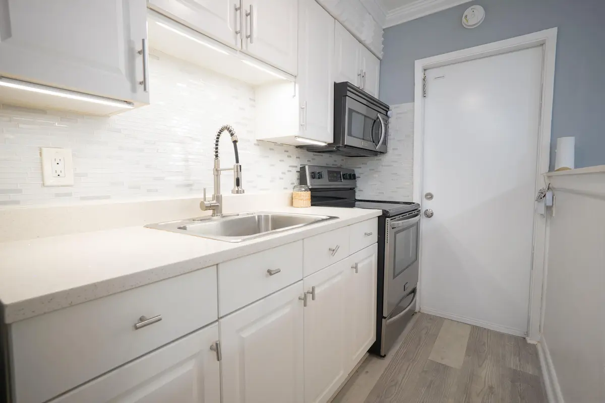 Kitchen 1 at 2621 Grant Street 10A, Hollywood