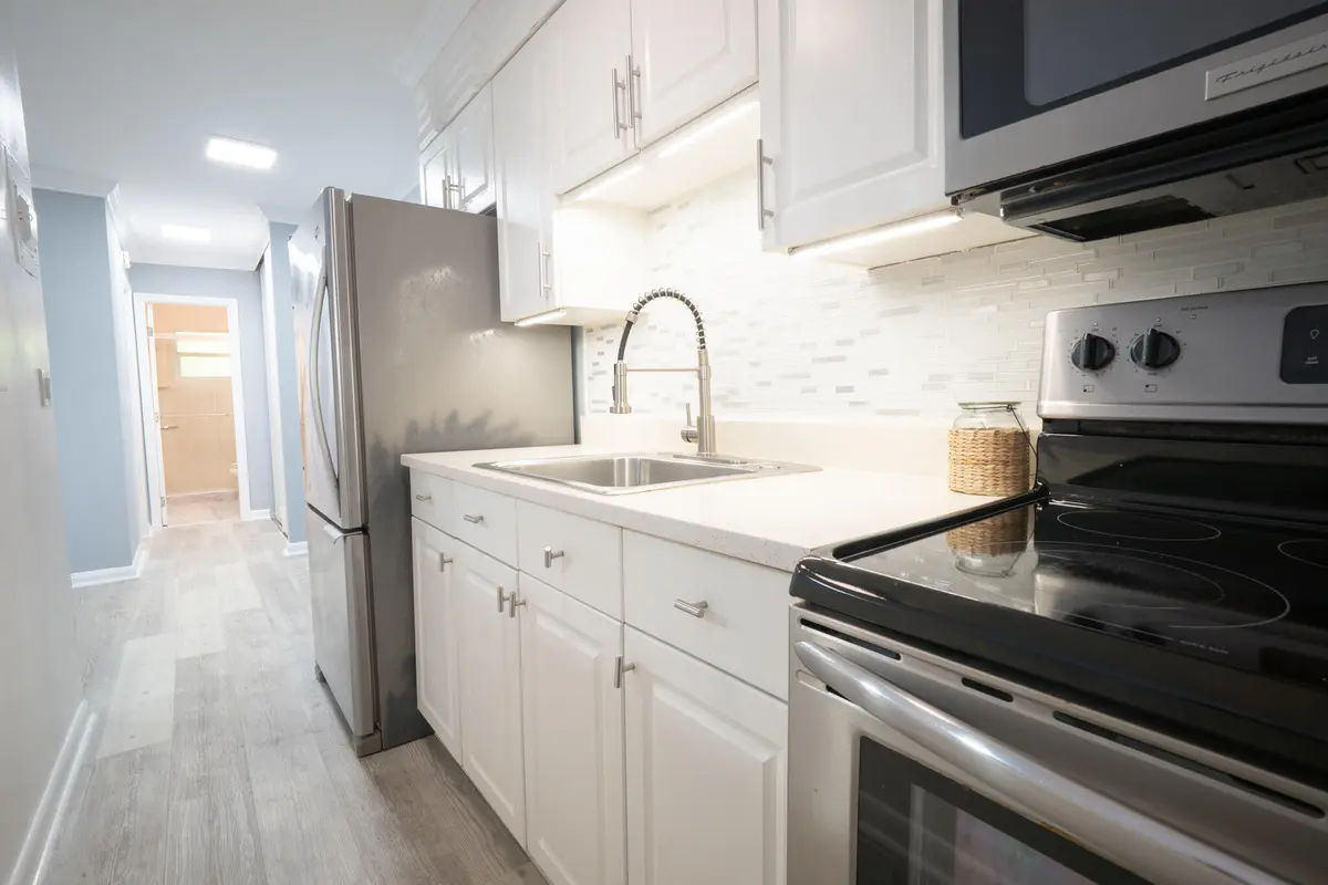Kitchen 2 at 2621 Grant Street 10A, Hollywood