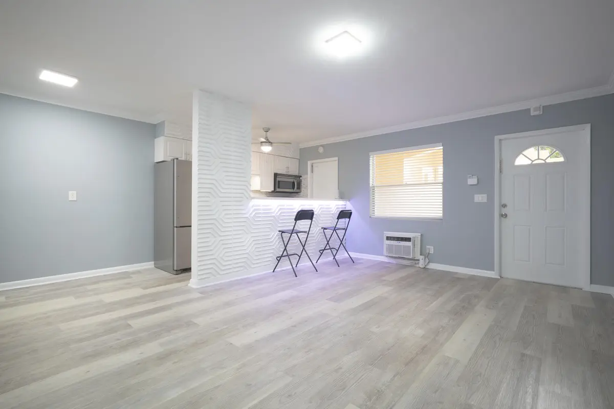 Living Room 1 at 2621 Grant Street 10A, Hollywood