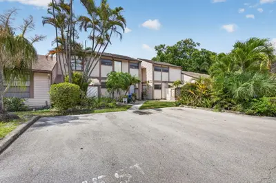 110 SHERWOOD Circle 4C, Jupiter – Condominium for sale