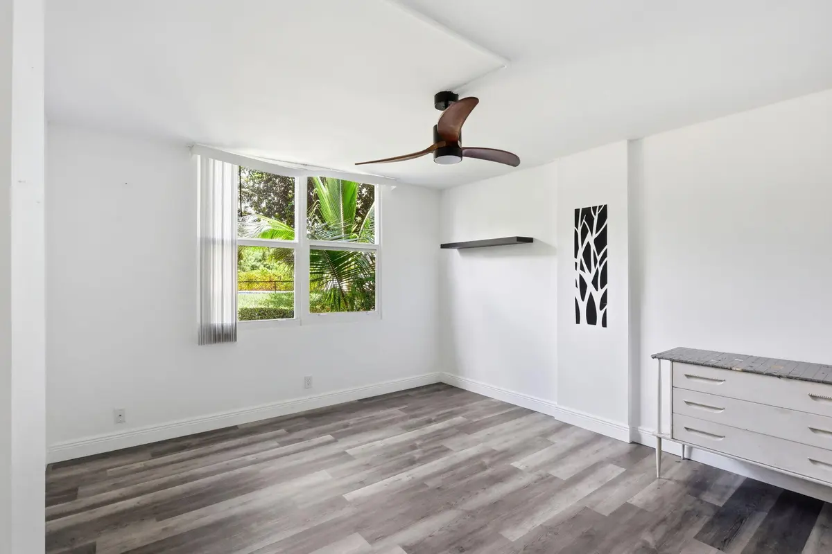 2nd En Suite Bedorom at 118 Royal Park Drive 1B, Oakland Park