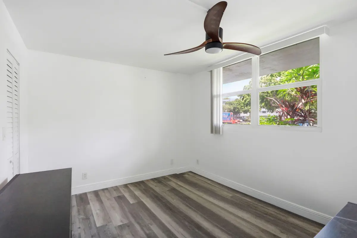 1st En Suite Bedroom at 118 Royal Park Drive 1B, Oakland Park