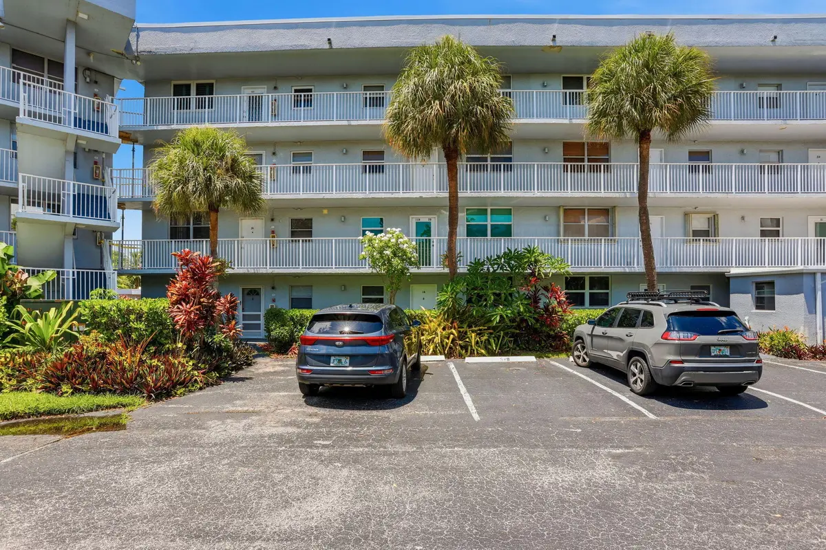 Front of house at 118 Royal Park Drive 1B, Oakland Park