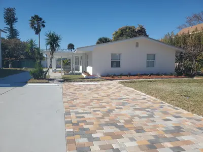 335 HERNANDO Street, Fort Pierce – Triplex for sale
