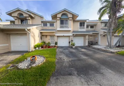 2047 DISCOVERY Circle, Deerfield Beach – Townhouse for sale