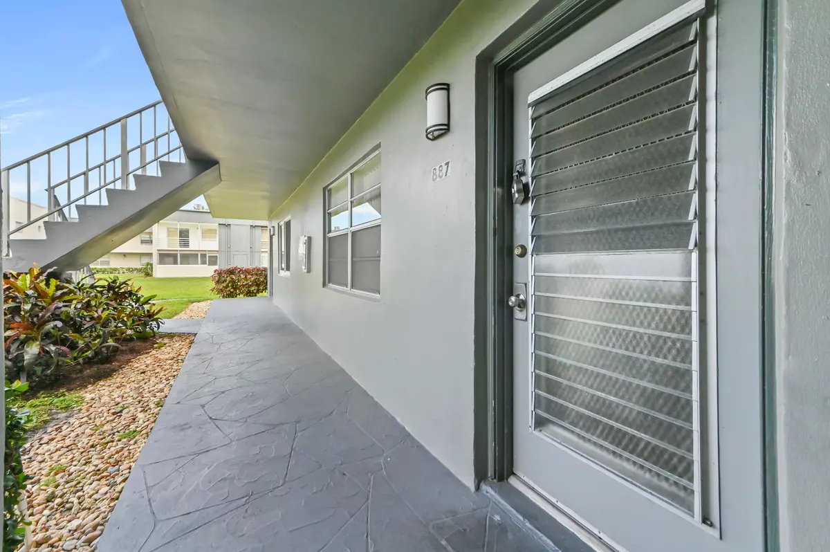 03 Entry 01 at 887 Normandy, Delray Beach