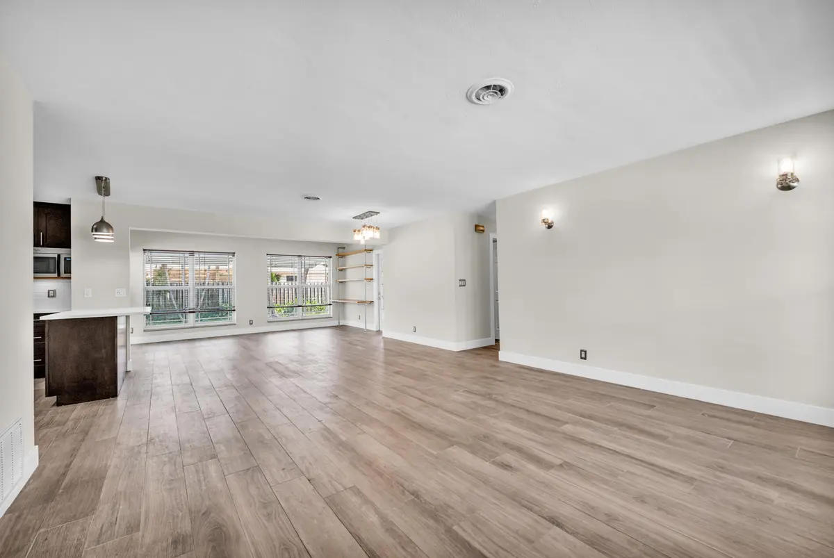 1-6 at 921 SE 15th Court, Deerfield Beach