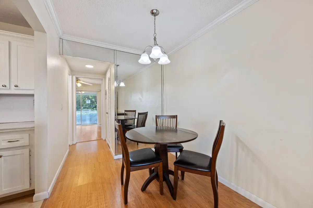 Dining at 200 Horizons 106, Boynton Beach