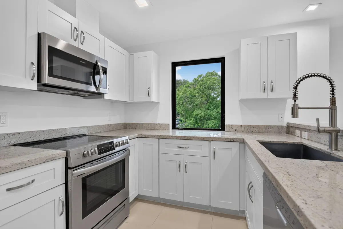 11-web-or-mls-444-3153 at 444 NW 41ST Street, Oakland Park