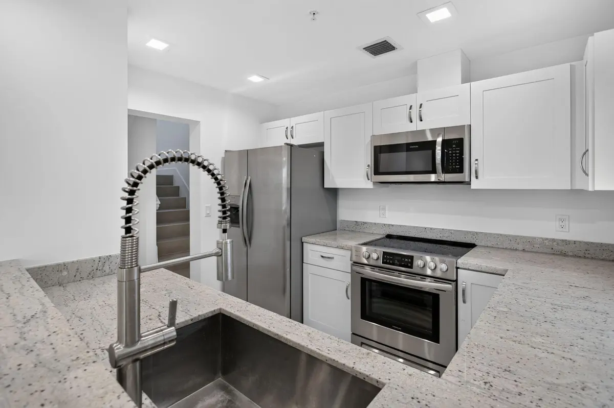 14-web-or-mls-444-3170 at 444 NW 41ST Street, Oakland Park