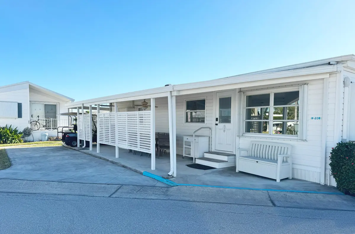 driveway at 208 Flamingo Drive, Briny Breezes