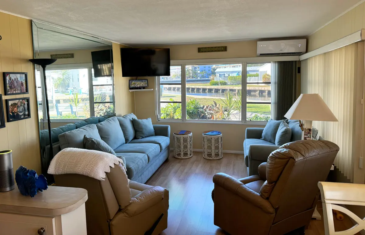 living room at 208 Flamingo Drive, Briny Breezes