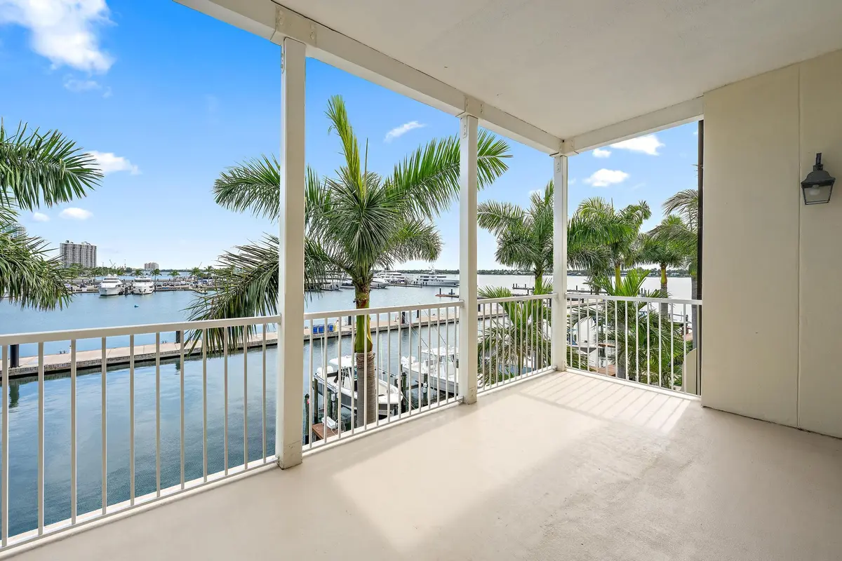 3920 N Flagler Dr 301-4 at 3920 N Flagler Drive 301, West Palm Beach