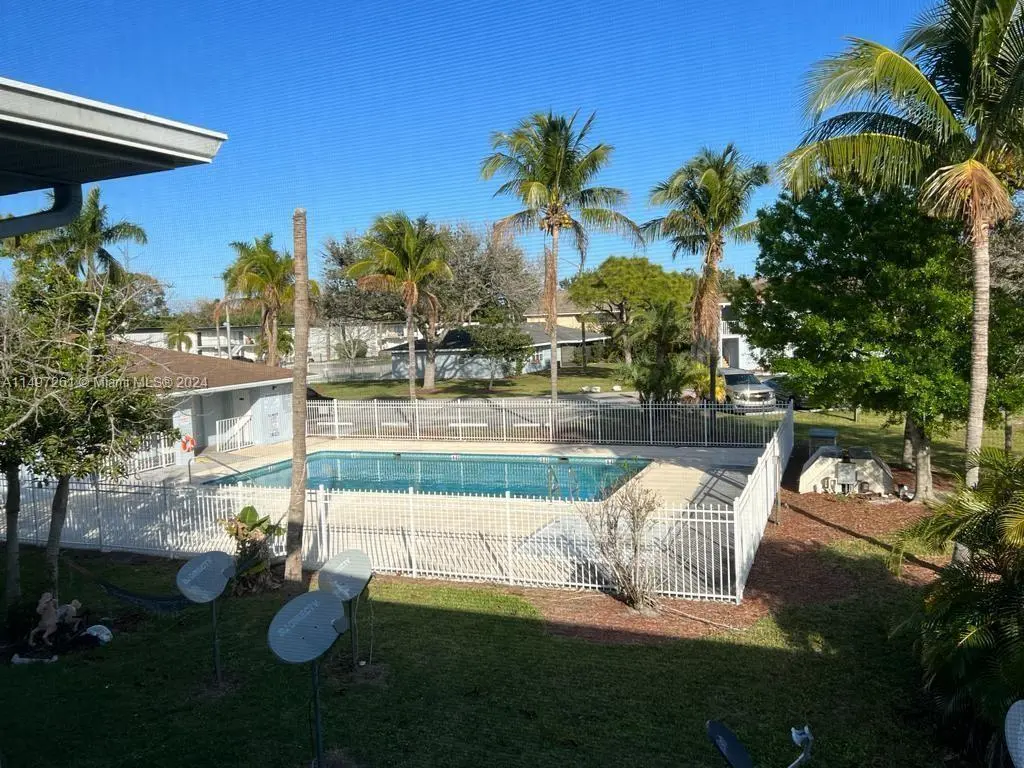 IXORIA COMMUNITY POLL at 617 IXORIA Avenue 2, Fort Pierce