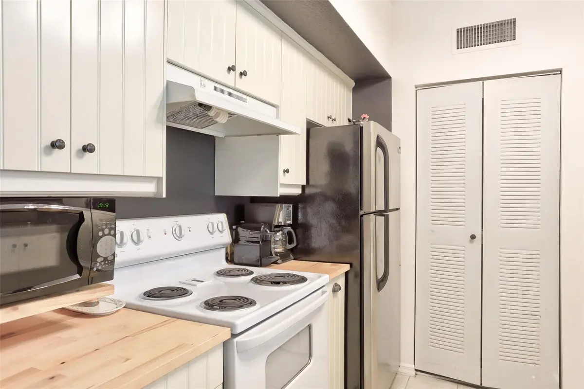 Kitchen with Laundry Room Located off it at 322 VILLA Circle 322, Boynton Beach