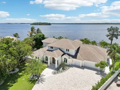 526 Point Lane, Vero Beach – Single Family Residence for rent