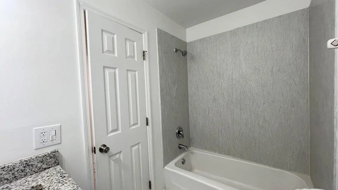 binnacle 6 shower at 4606 SE BINNACLE Way 3, Stuart