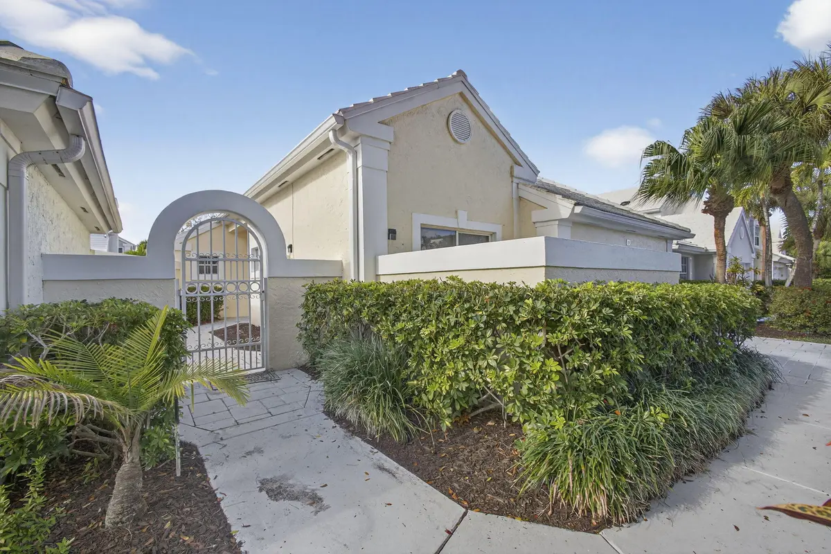 5-web-or-mls-BS1A5305 at 18 SELBY Lane, Palm Beach Gardens