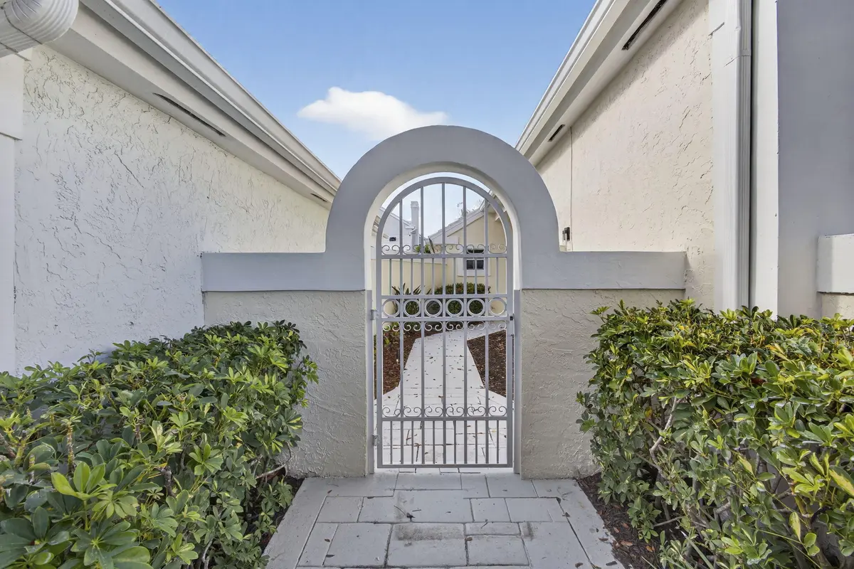 6-web-or-mls-BS1A5312 at 18 SELBY Lane, Palm Beach Gardens